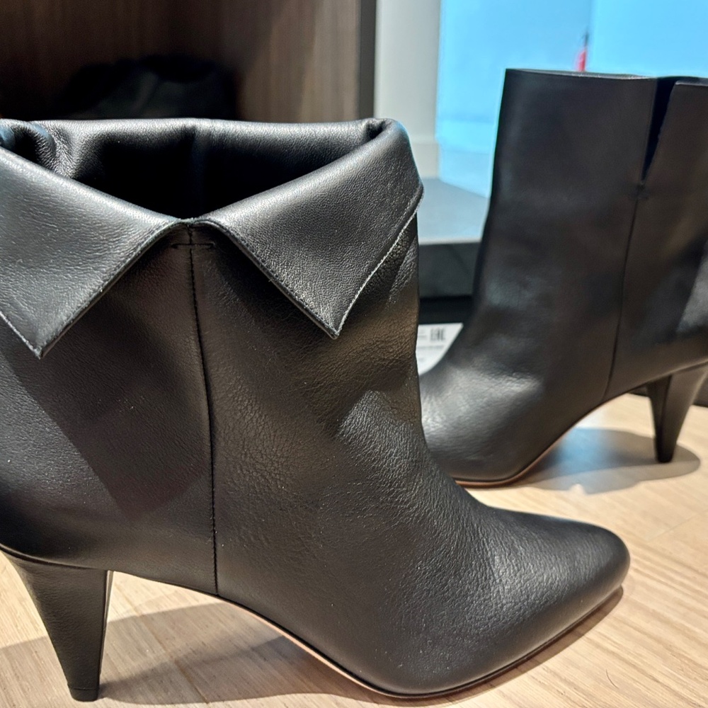 Hugo Boss Carlyle Leather Booties - Size 39 New in Original Box